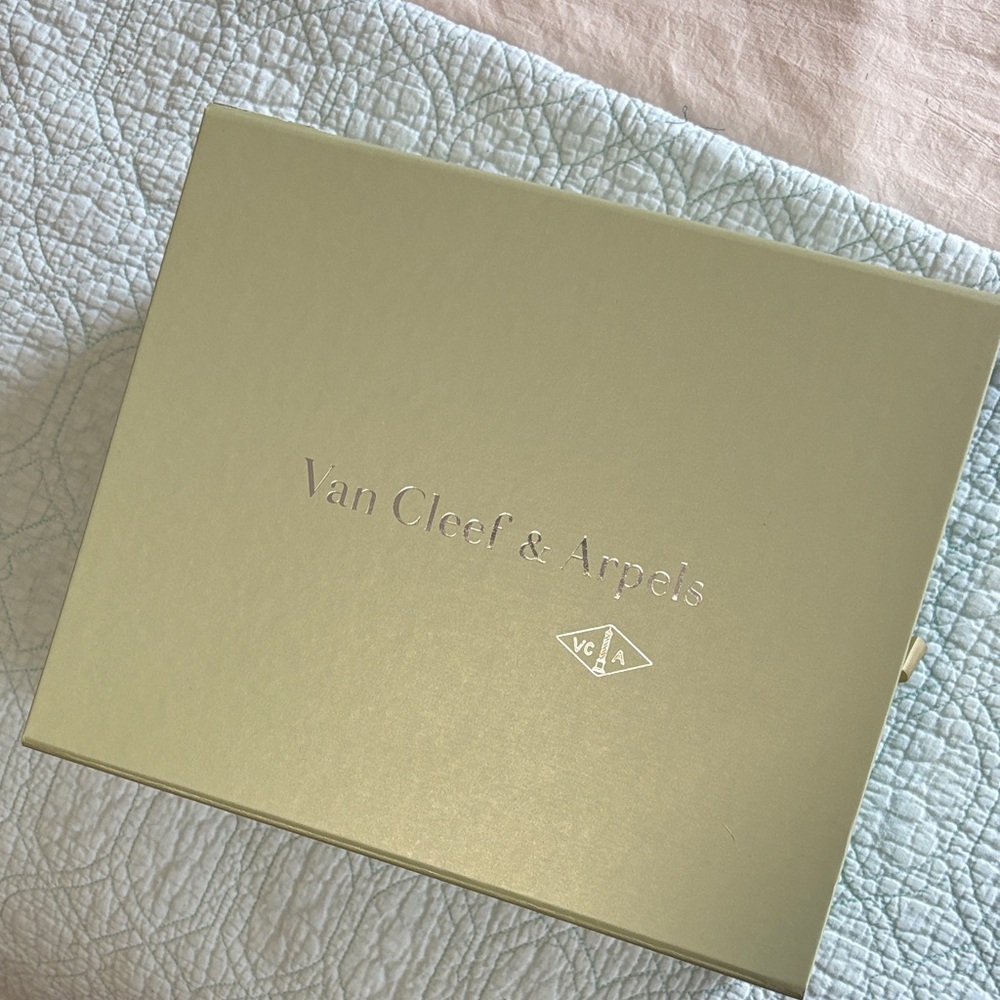 Van Cleef & Arpels Elegant Cream Box
